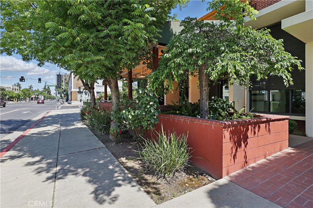 560 W 18th Street B Property Photo 13
