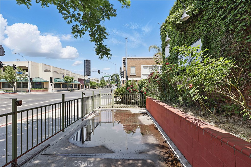 560 W 18th Street B Property Photo 14