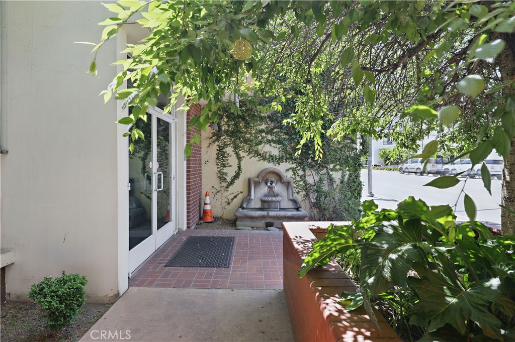 560 W 18th Street B Property Photo 15