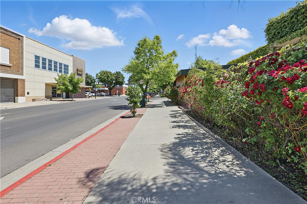 560 W 18th Street B Property Photo 24