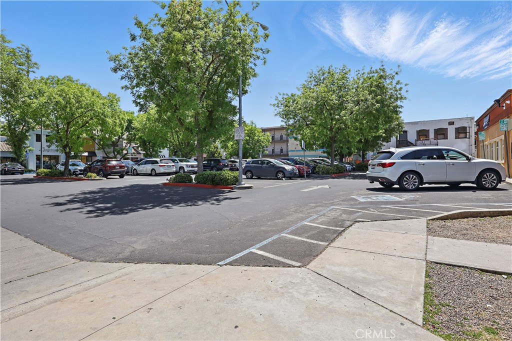 560 W 18th Street A Property Photo 7