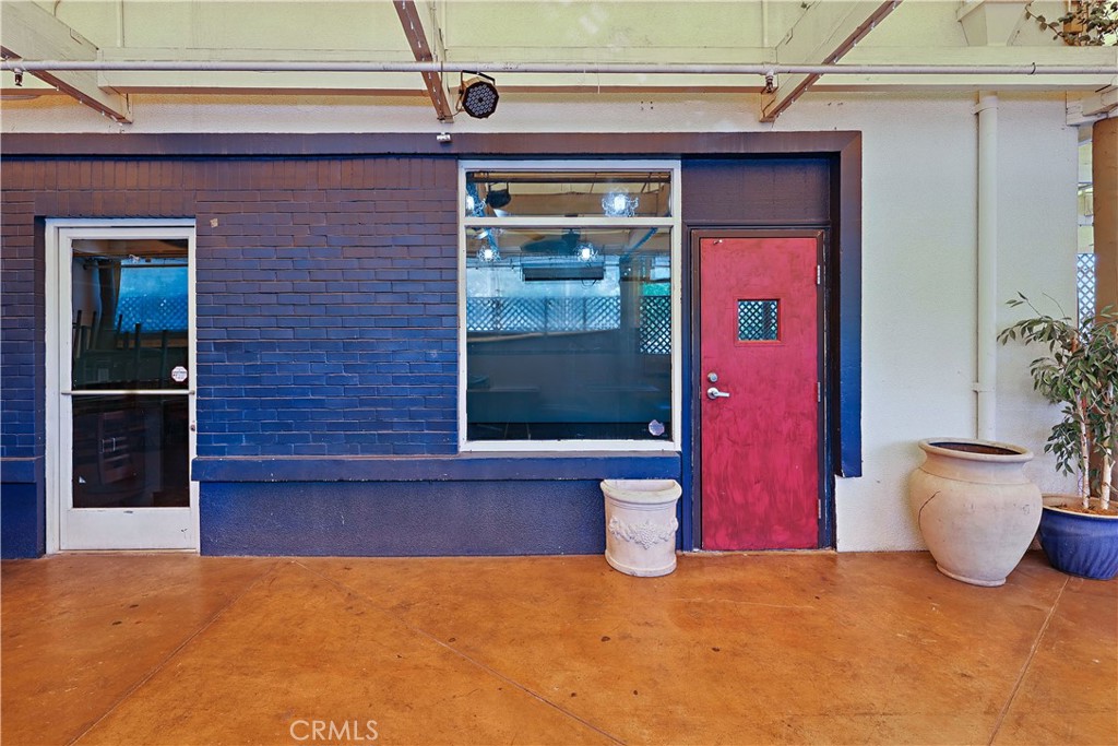 560 W 18th Street A Property Photo 9