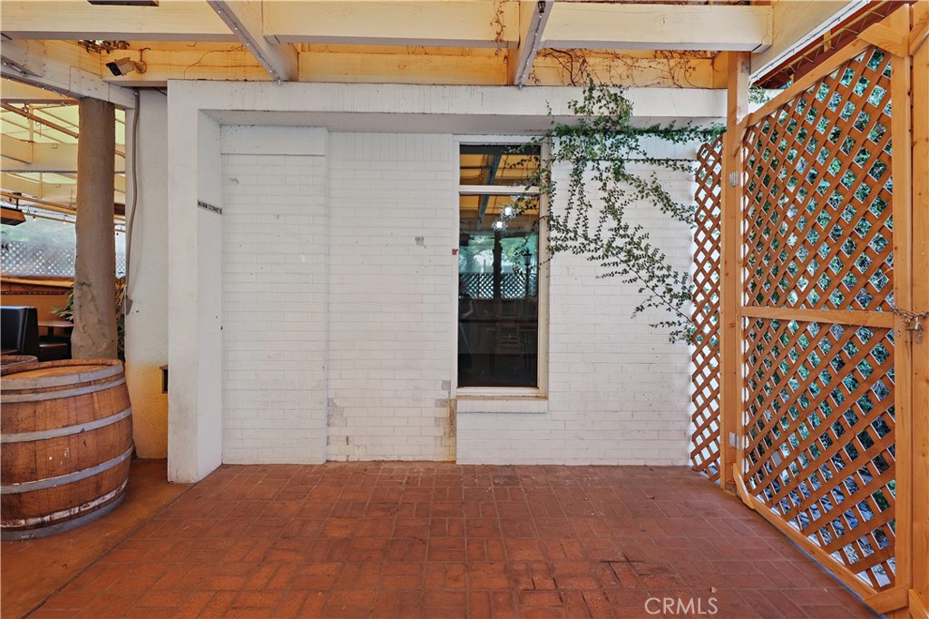 560 W 18th Street A Property Photo 11