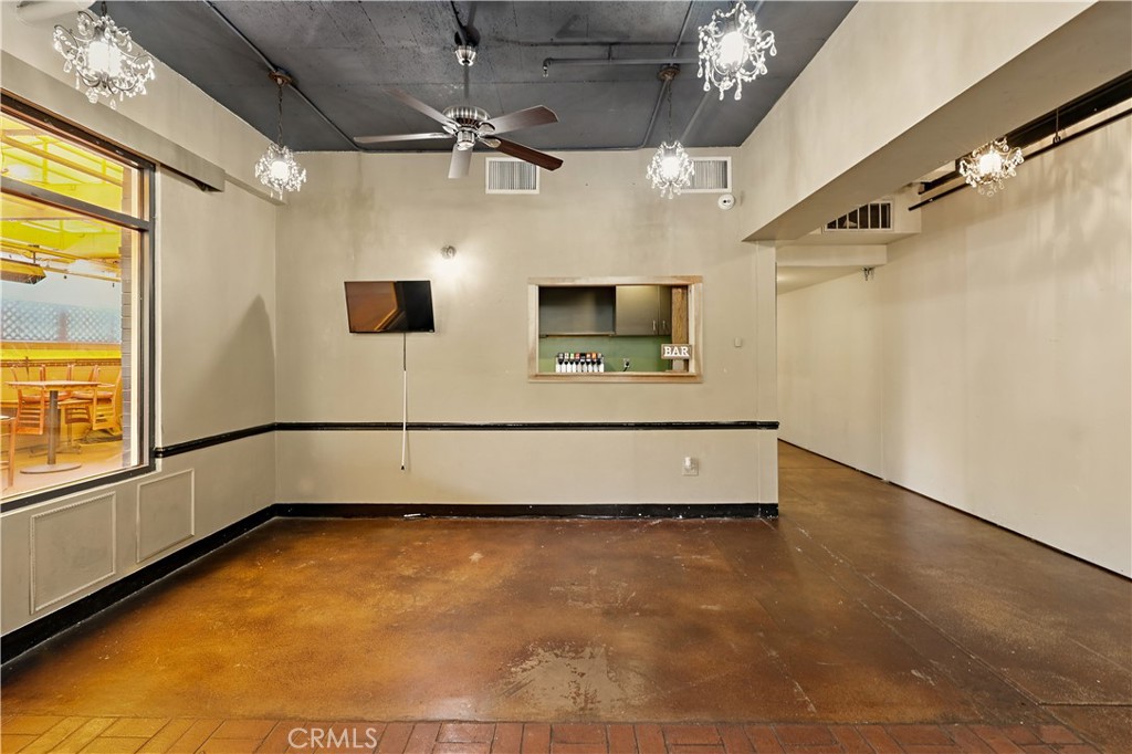 560 W 18th Street A Property Photo 14