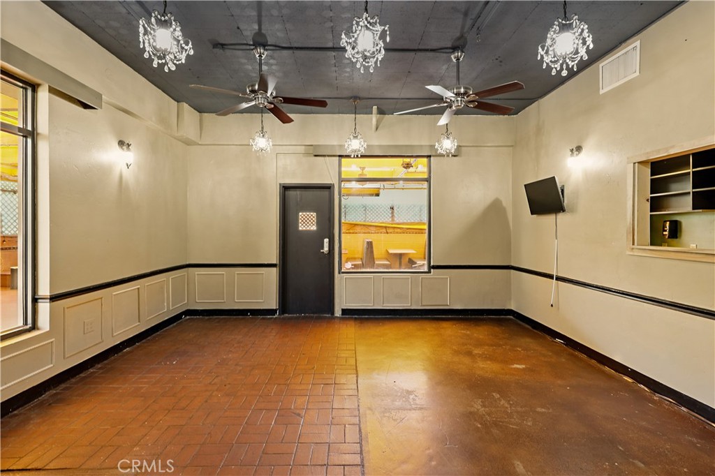 560 W 18th Street A Property Photo 15