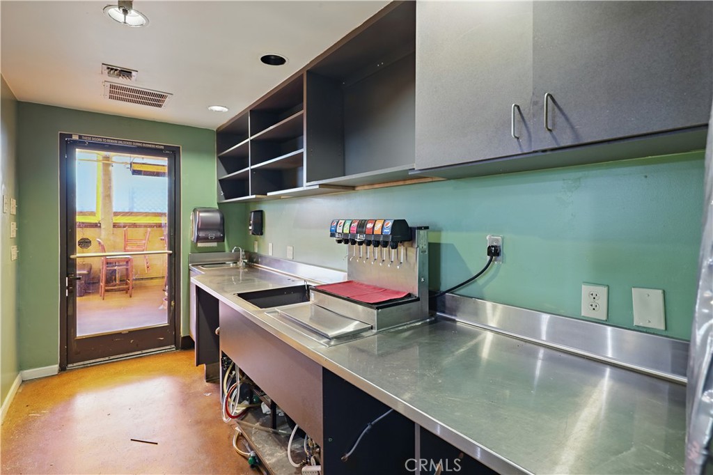 560 W 18th Street A Property Photo 22