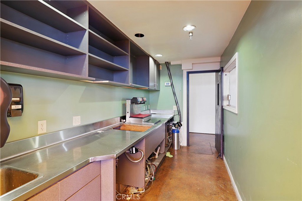 560 W 18th Street A Property Photo 23