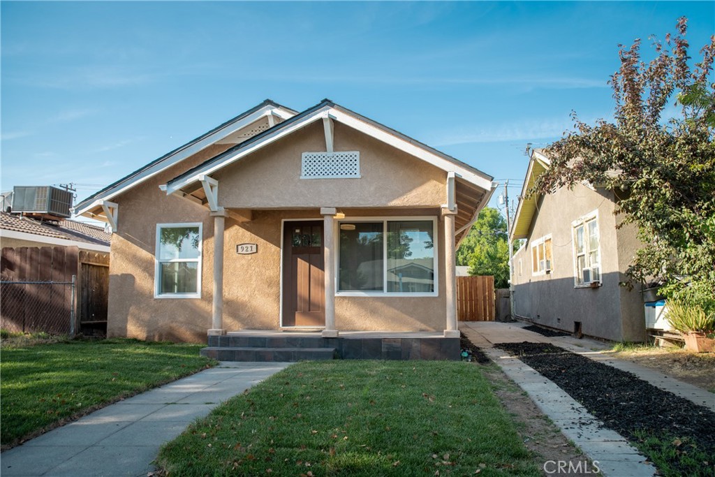 921 W 19th Street Property Photo 1