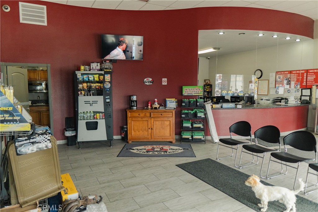 6886 Santa Fe Drive Property Photo 4