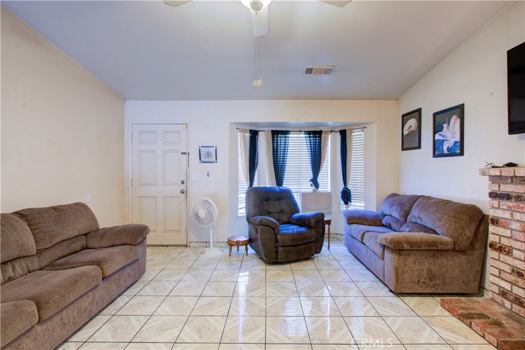 2064 Glenmoor Place Property Photo 2