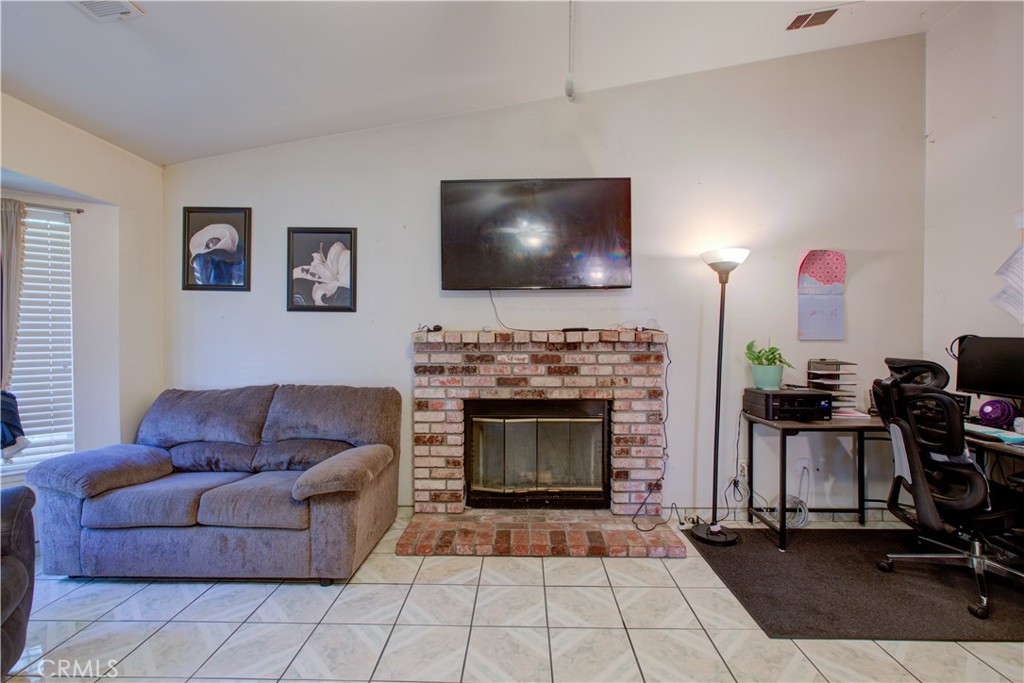 2064 Glenmoor Place Property Photo 3