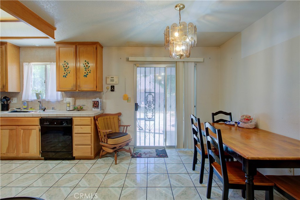 2064 Glenmoor Place Property Photo 4