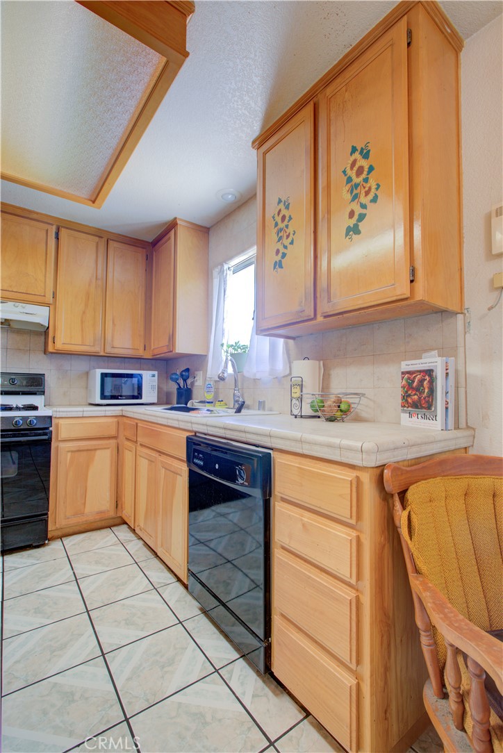 2064 Glenmoor Place Property Photo 9