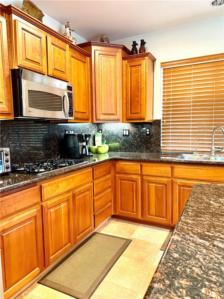 9200 Hunters Creek Way Property Photo 5