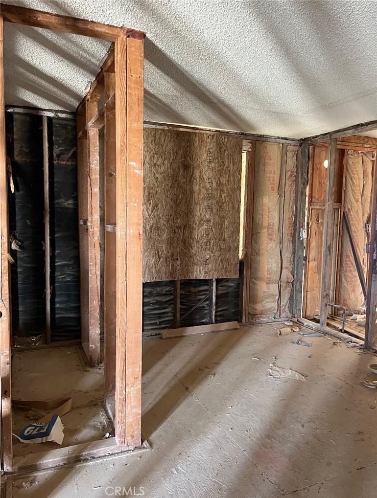 14588 Locust Property Photo 3
