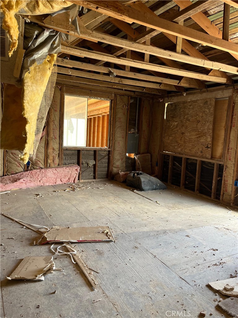 14588 Locust Property Photo 5