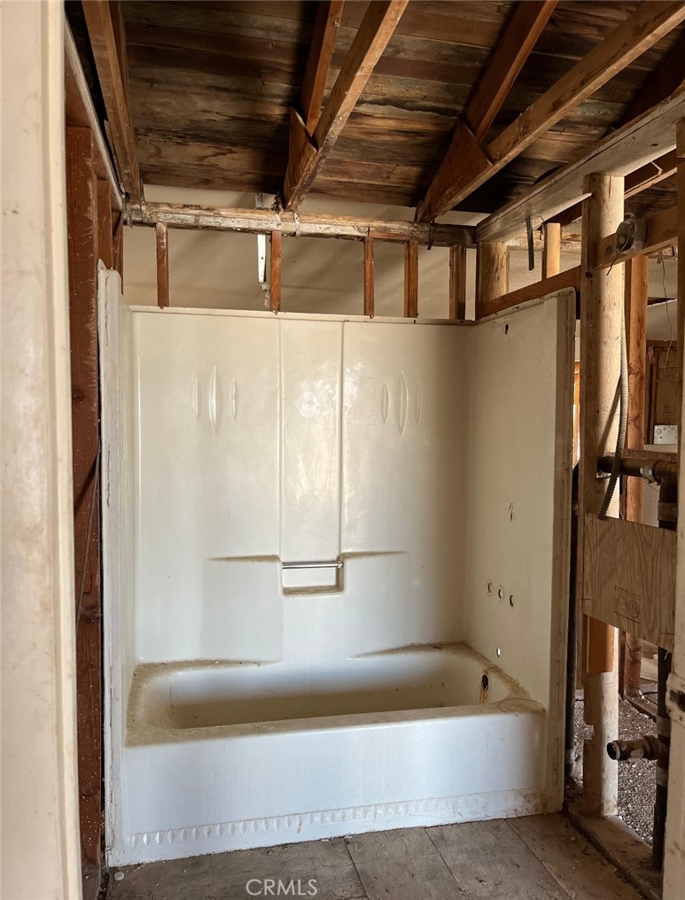 14588 Locust Property Photo 6