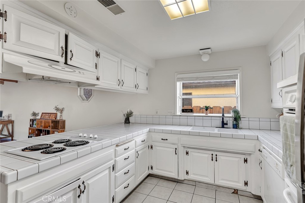 1062 Madison Property Photo 8