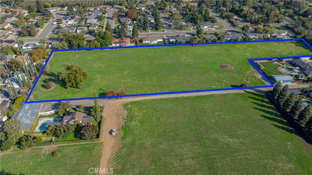 1 E N Bear Creek Dr Property Photo 2