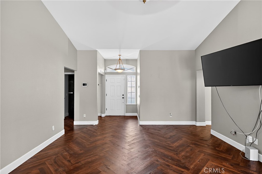 724 Robin Drive Property Photo 4