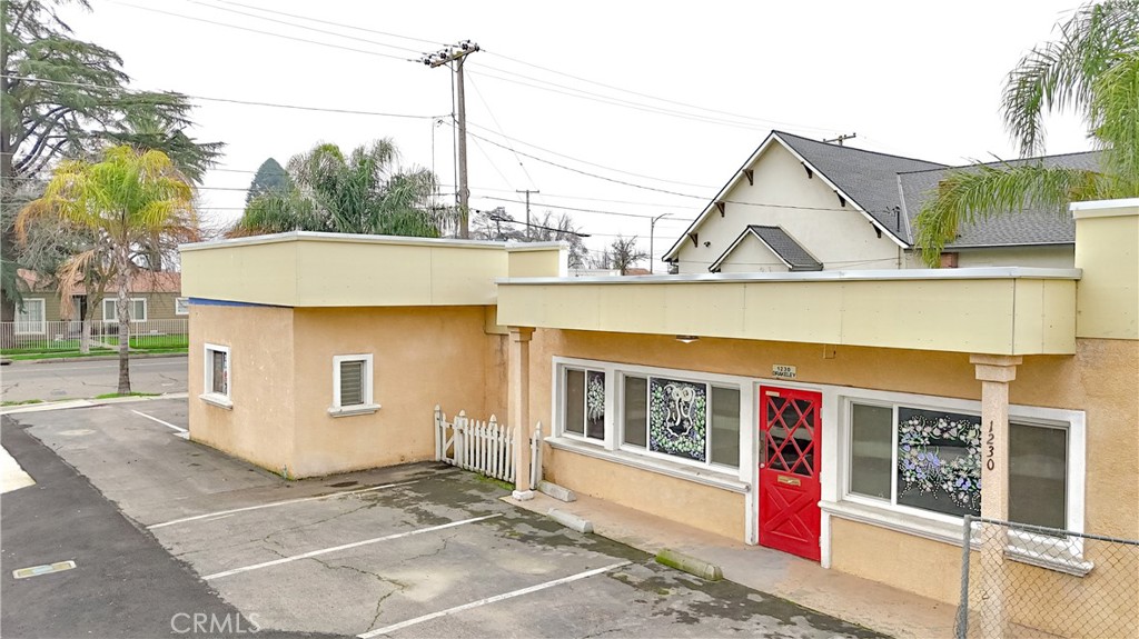 1230 Drakeley Property Photo 1
