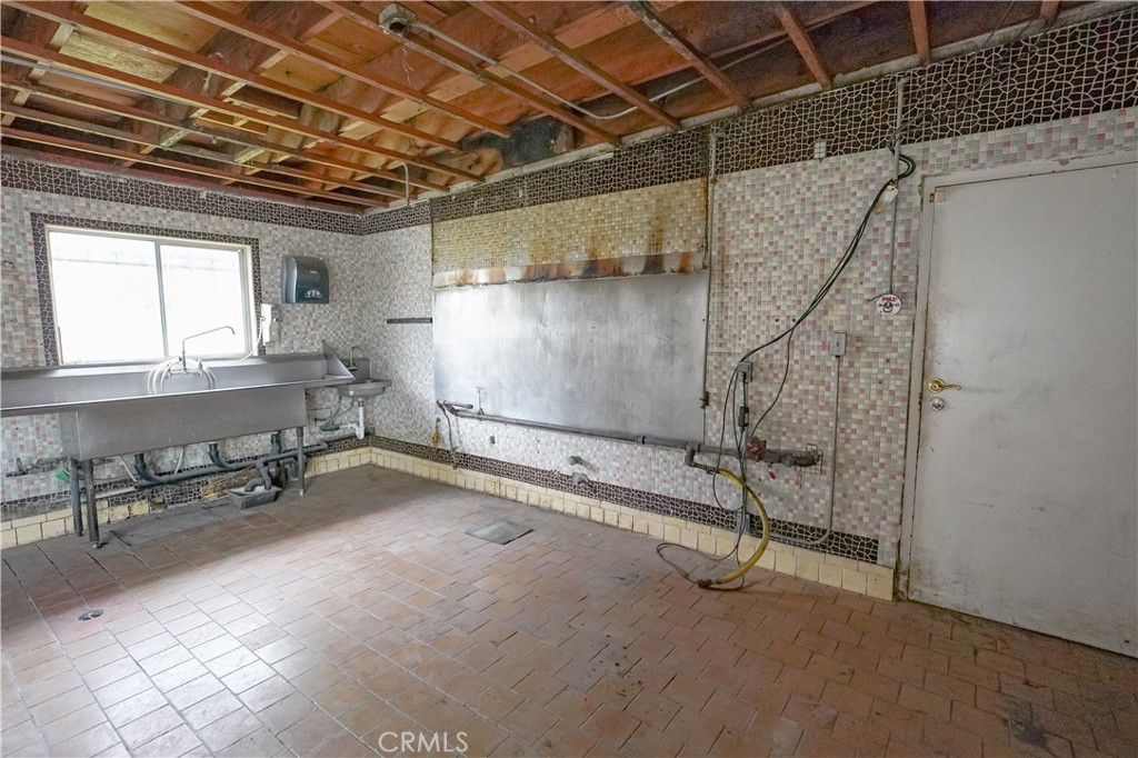 1230 Drakeley Property Photo 7