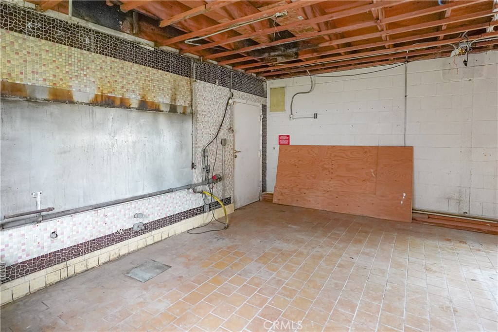1230 Drakeley Property Photo 8