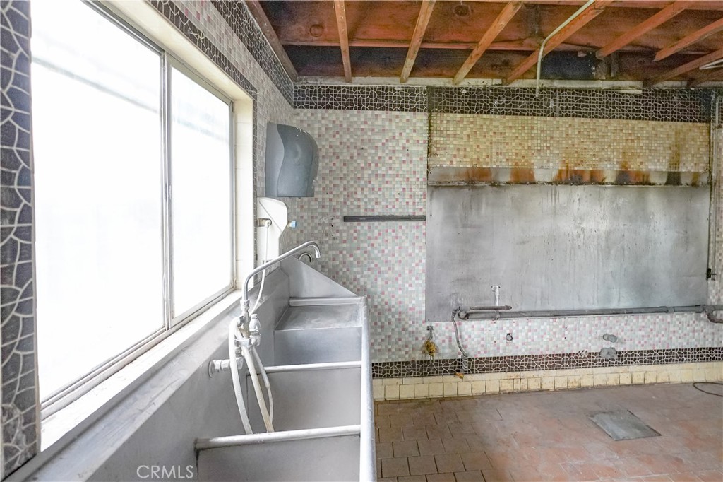1230 Drakeley Property Photo 11