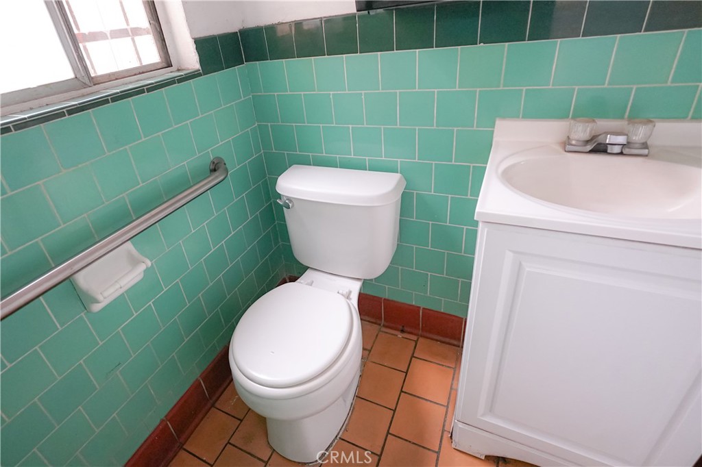 1230 Drakeley Property Photo 13