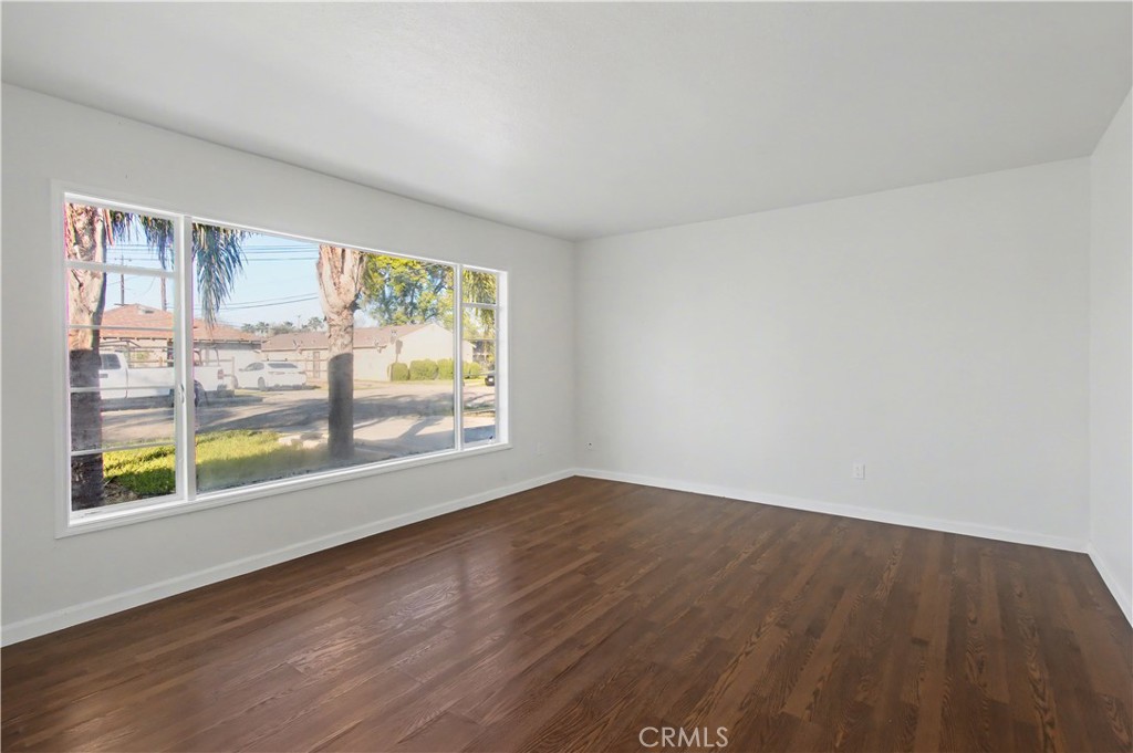 890 Barney Property Photo 8