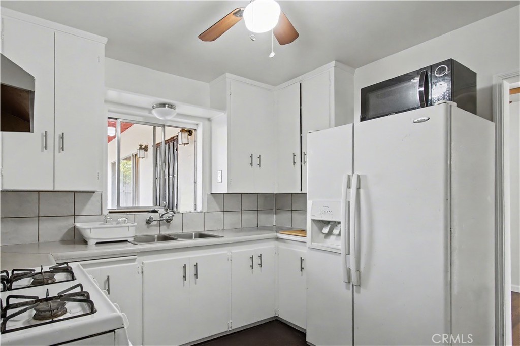 890 Barney Property Photo 11
