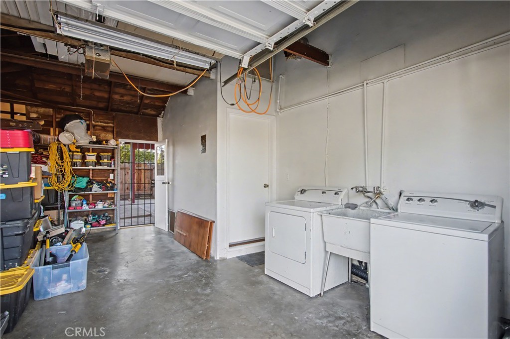 890 Barney Property Photo 23