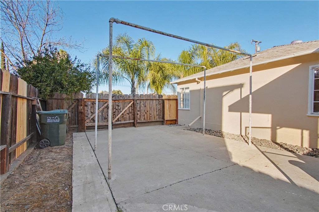 890 Barney Property Photo 26