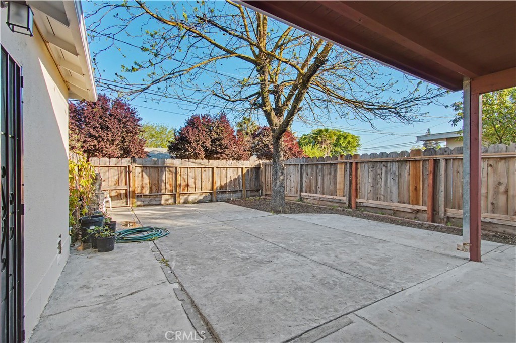 890 Barney Property Photo 27