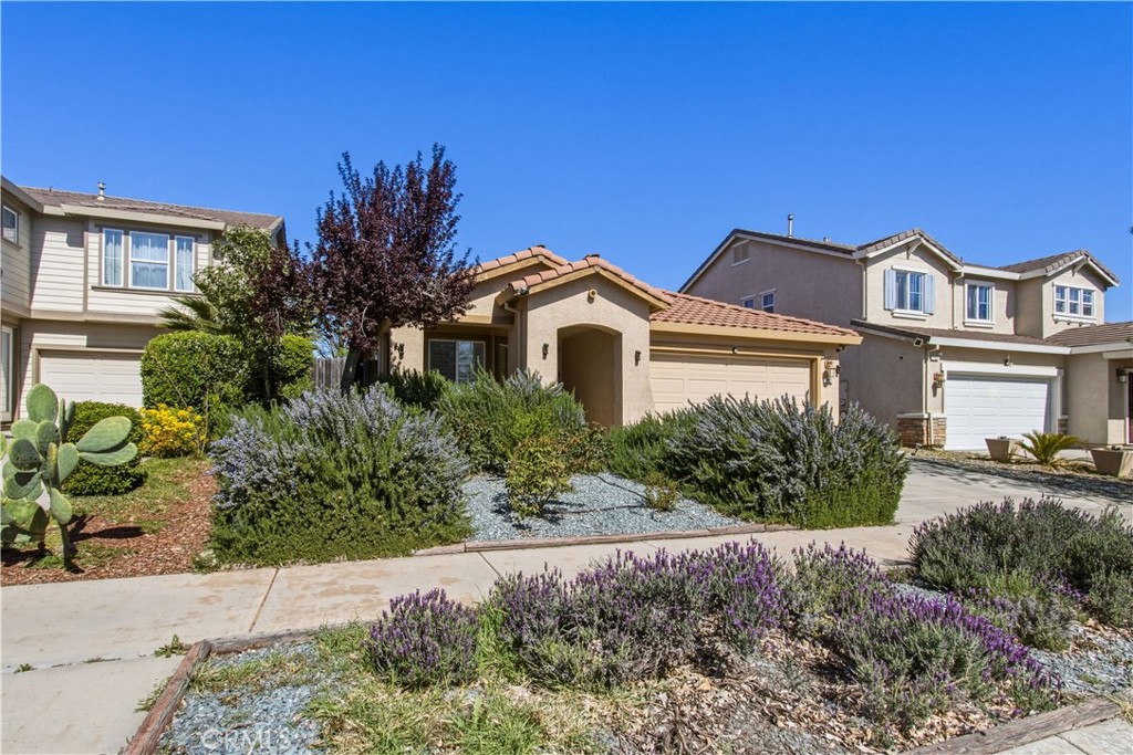 1525 La Sierra Street Property Photo 2