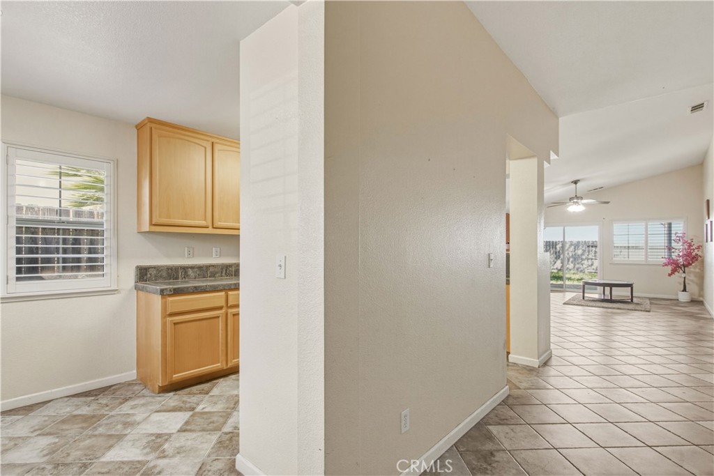 1525 La Sierra Street Property Photo 4