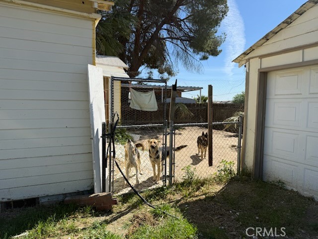 672 E Tache Property Photo 3