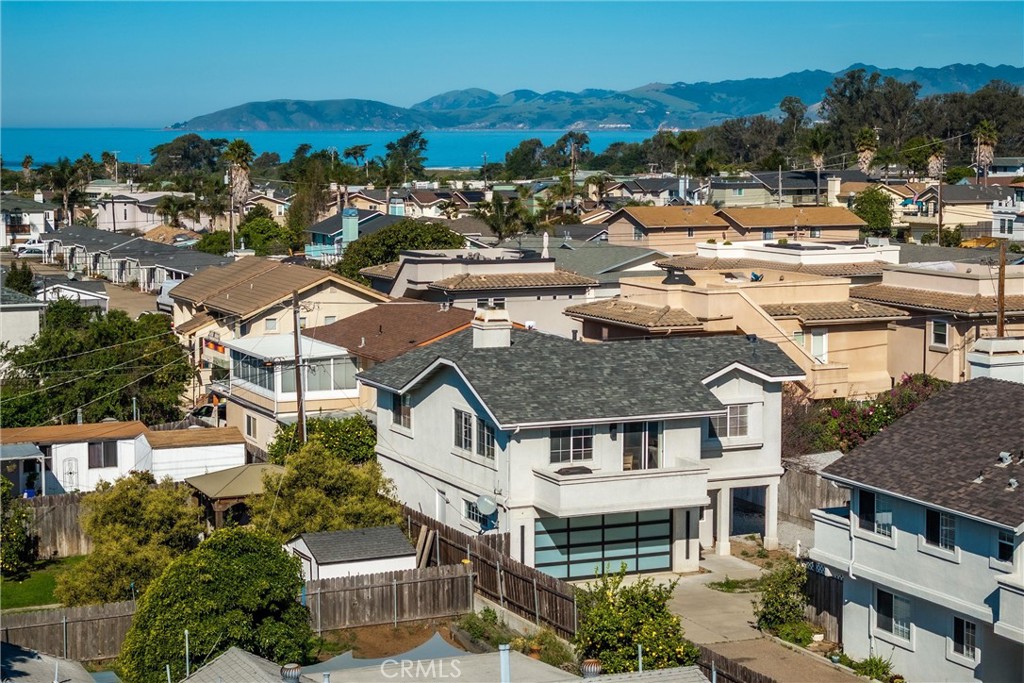 341 N 4th Property Photo 4