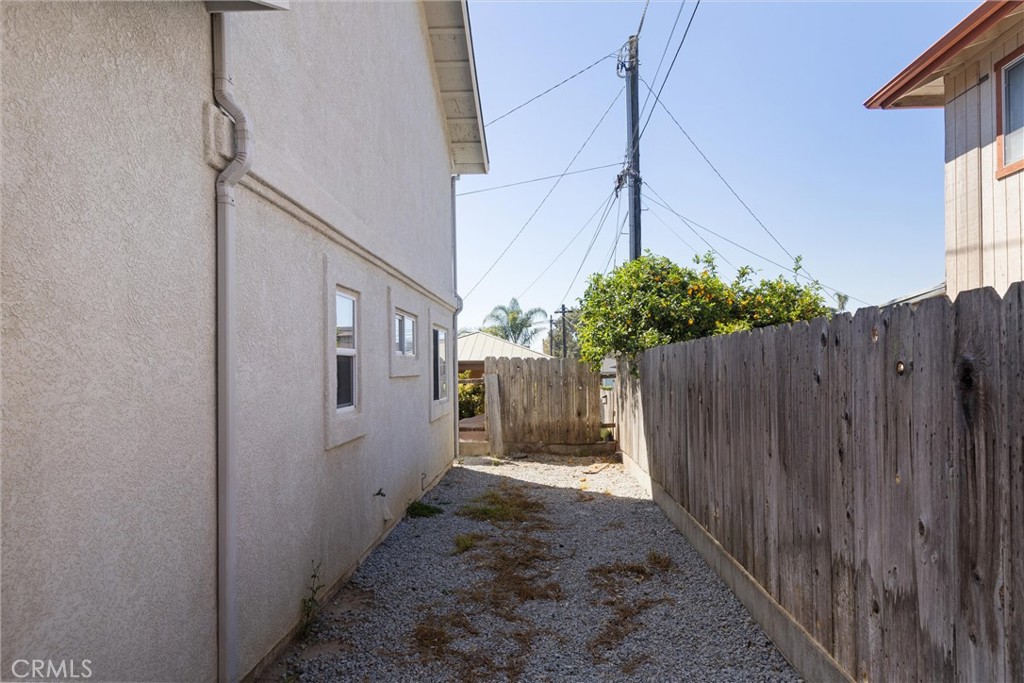 341 N 4th Property Photo 34