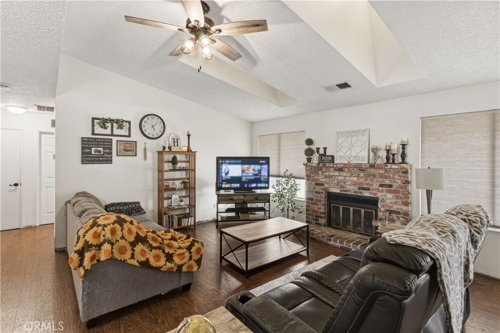 1418 Nut Tree Property Photo 6