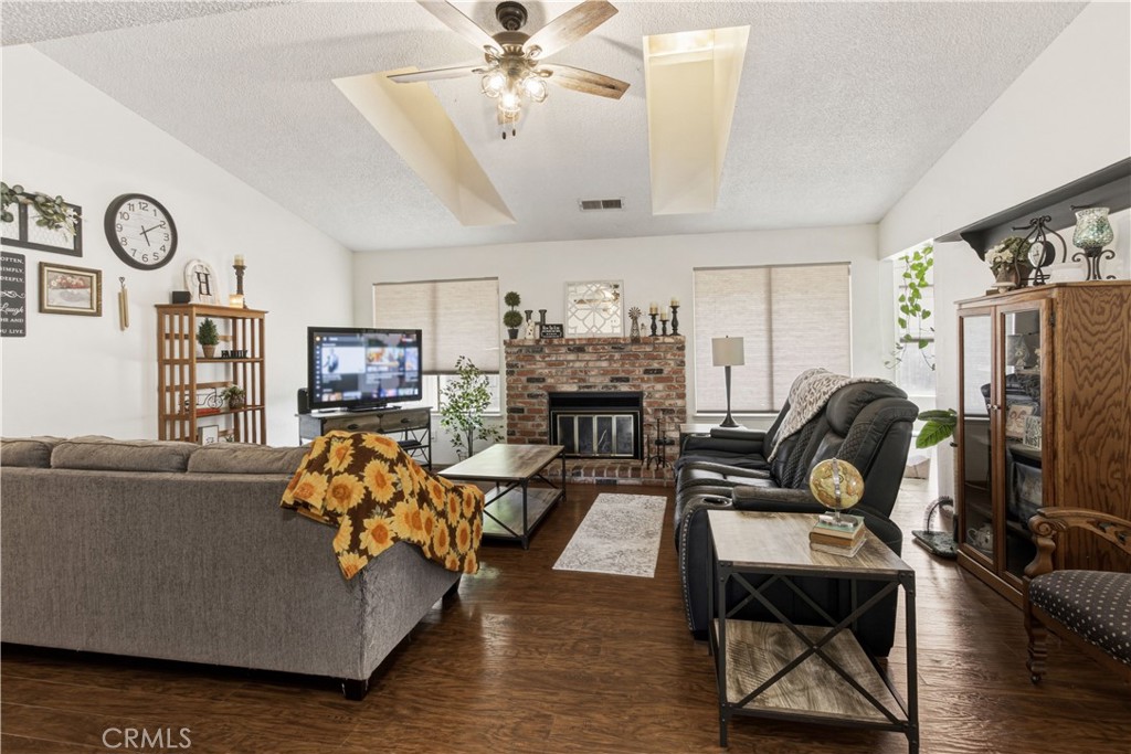 1418 Nut Tree Property Photo 9