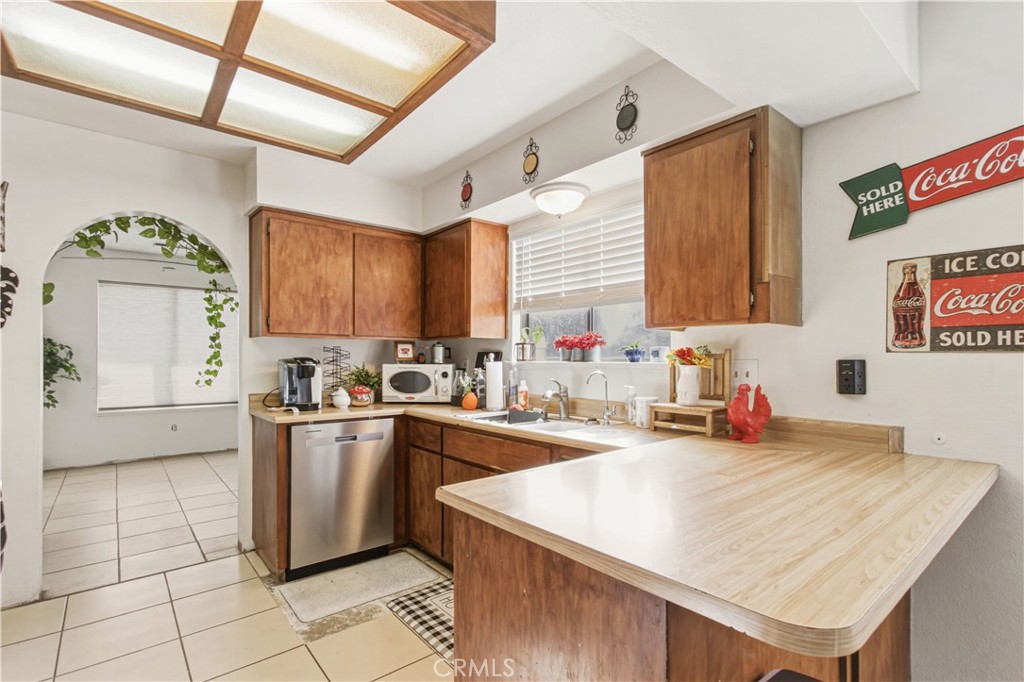 1418 Nut Tree Property Photo 12