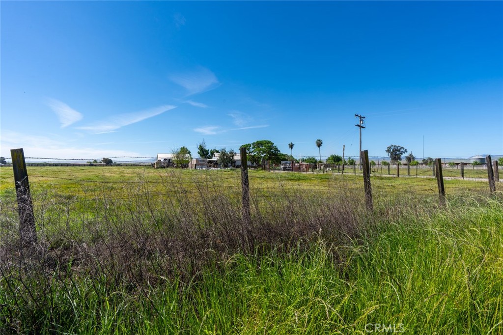 23429 Highway 152 Property Photo 1