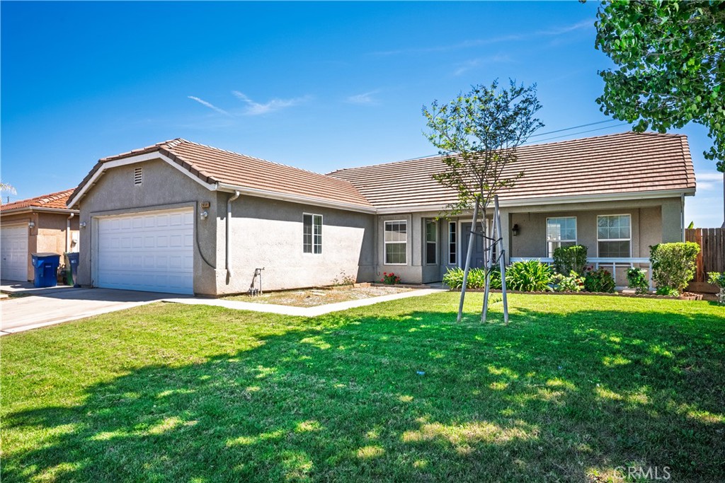 2658 N Drake Property Photo 4