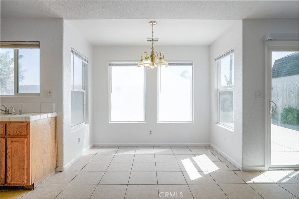 2658 N Drake Property Photo 5