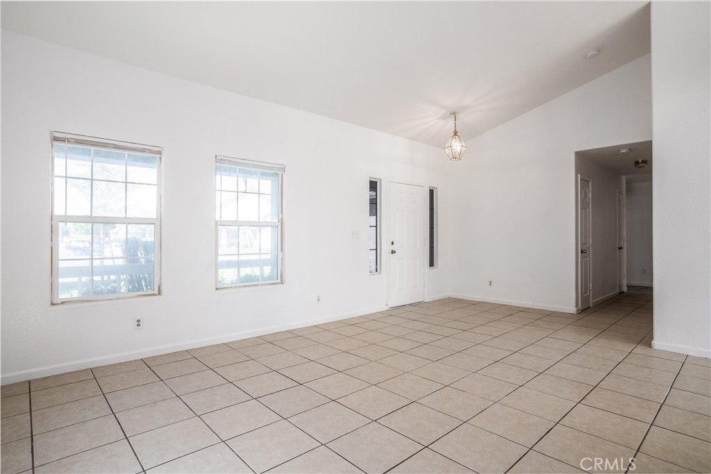 2658 N Drake Property Photo 6