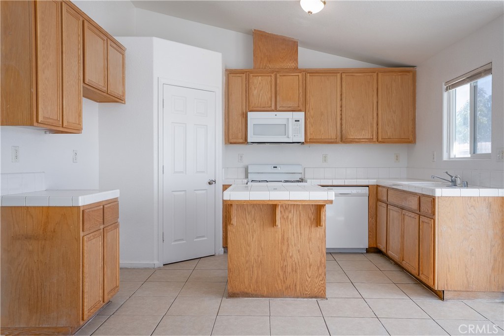 2658 N Drake Property Photo 7
