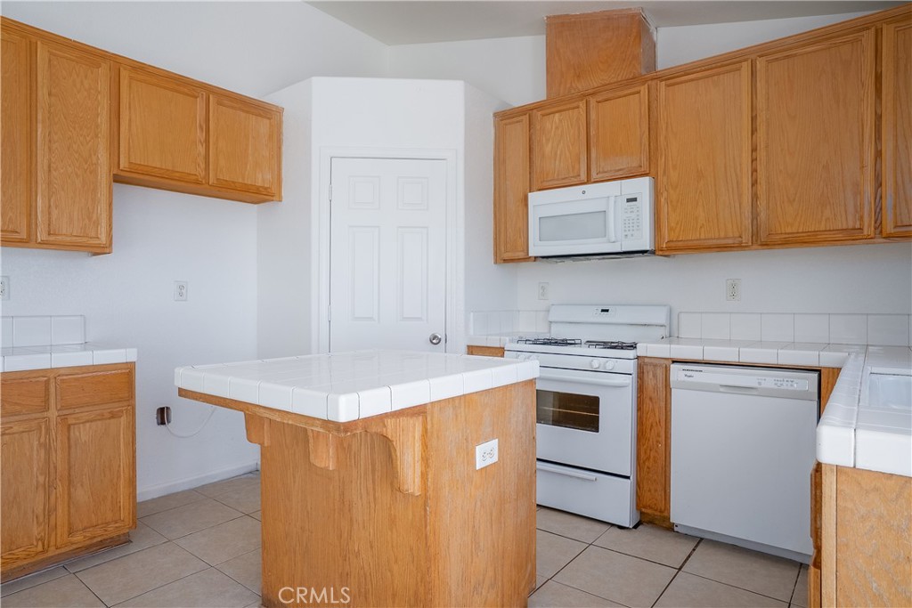 2658 N Drake Property Photo 9
