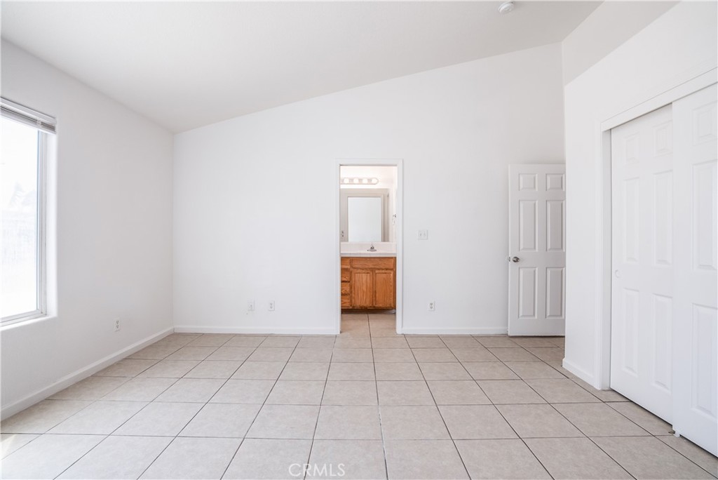 2658 N Drake Property Photo 18
