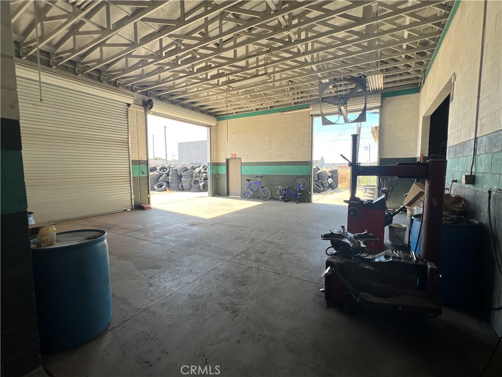 1040 High Property Photo 32